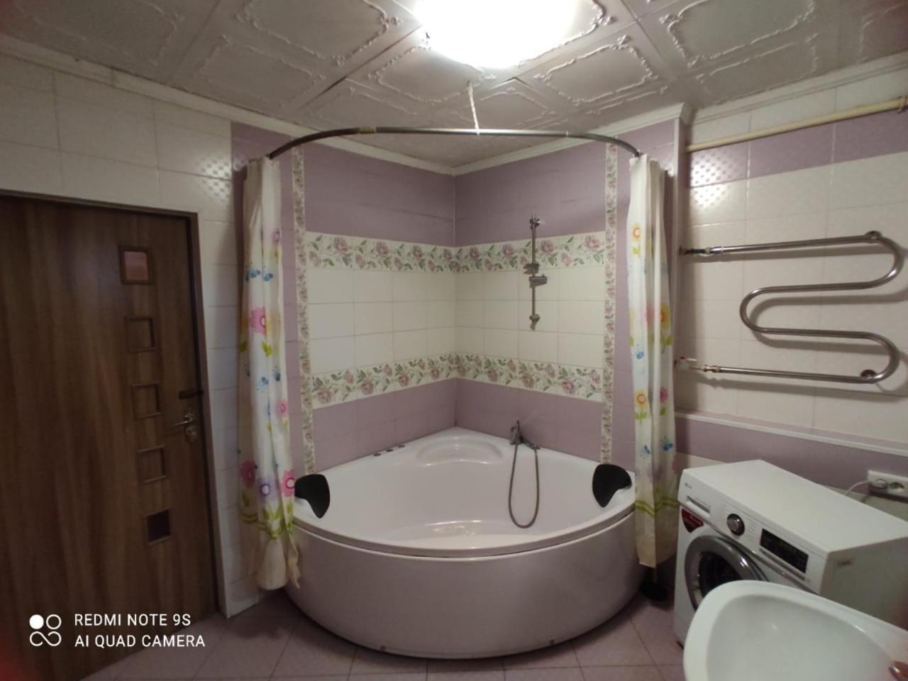 Hostel "Ormanova" Алма Ата Екстериор снимка